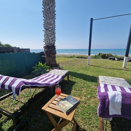 Ammos Beachfront Villa Paradise 拉纳卡 外观 照片