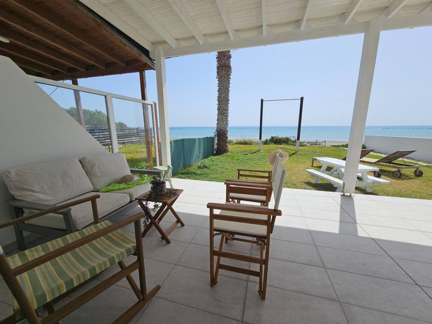 Ammos Beachfront Villa Paradise 拉纳卡 外观 照片