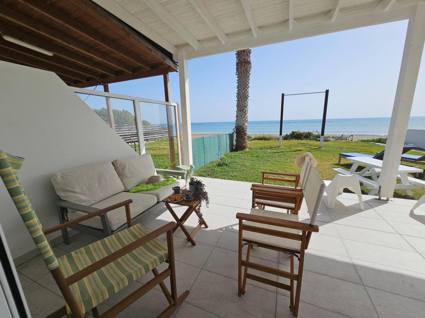 Ammos Beachfront Villa Paradise 拉纳卡 外观 照片