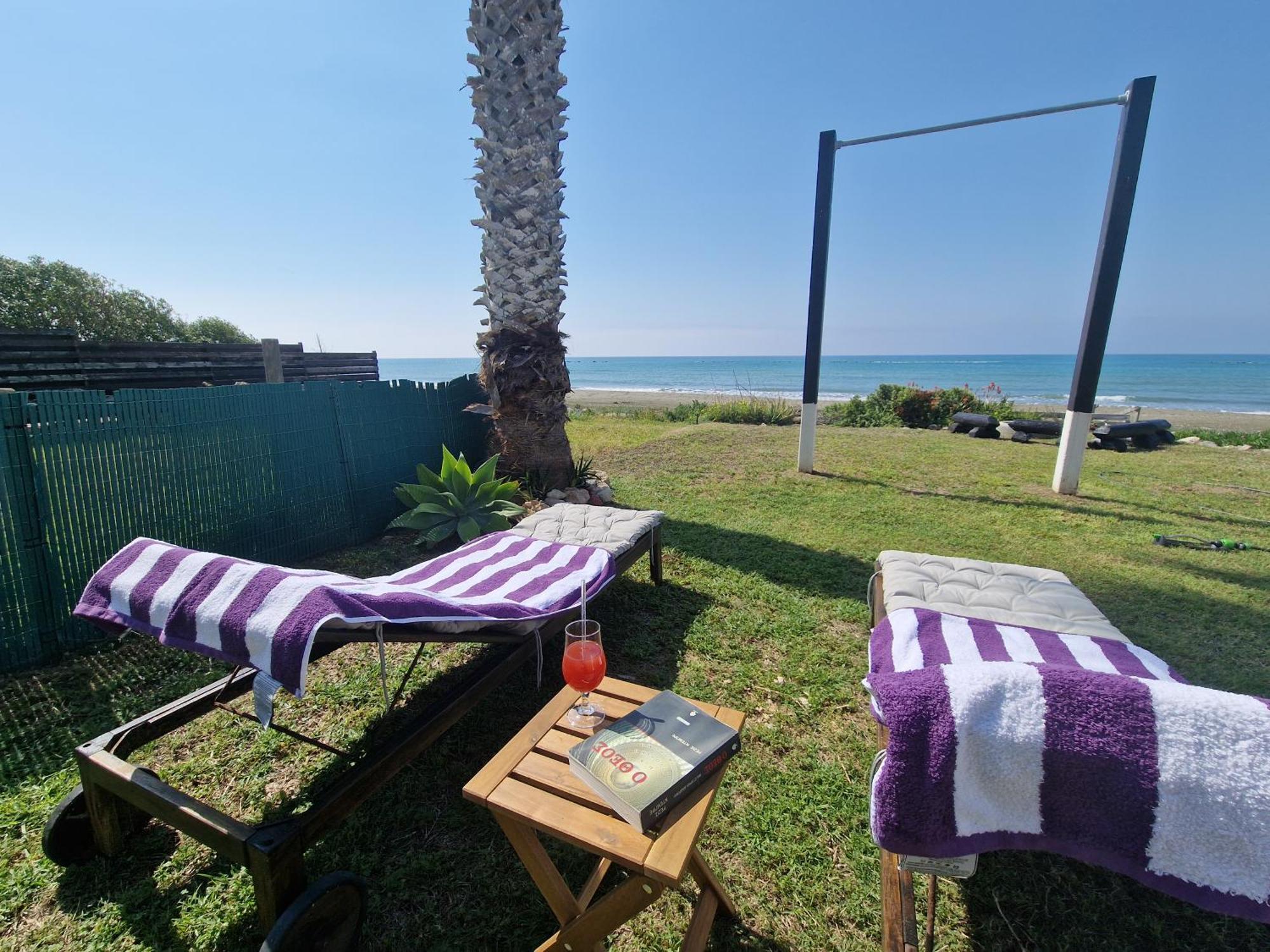 Ammos Beachfront Villa Paradise 拉纳卡 外观 照片