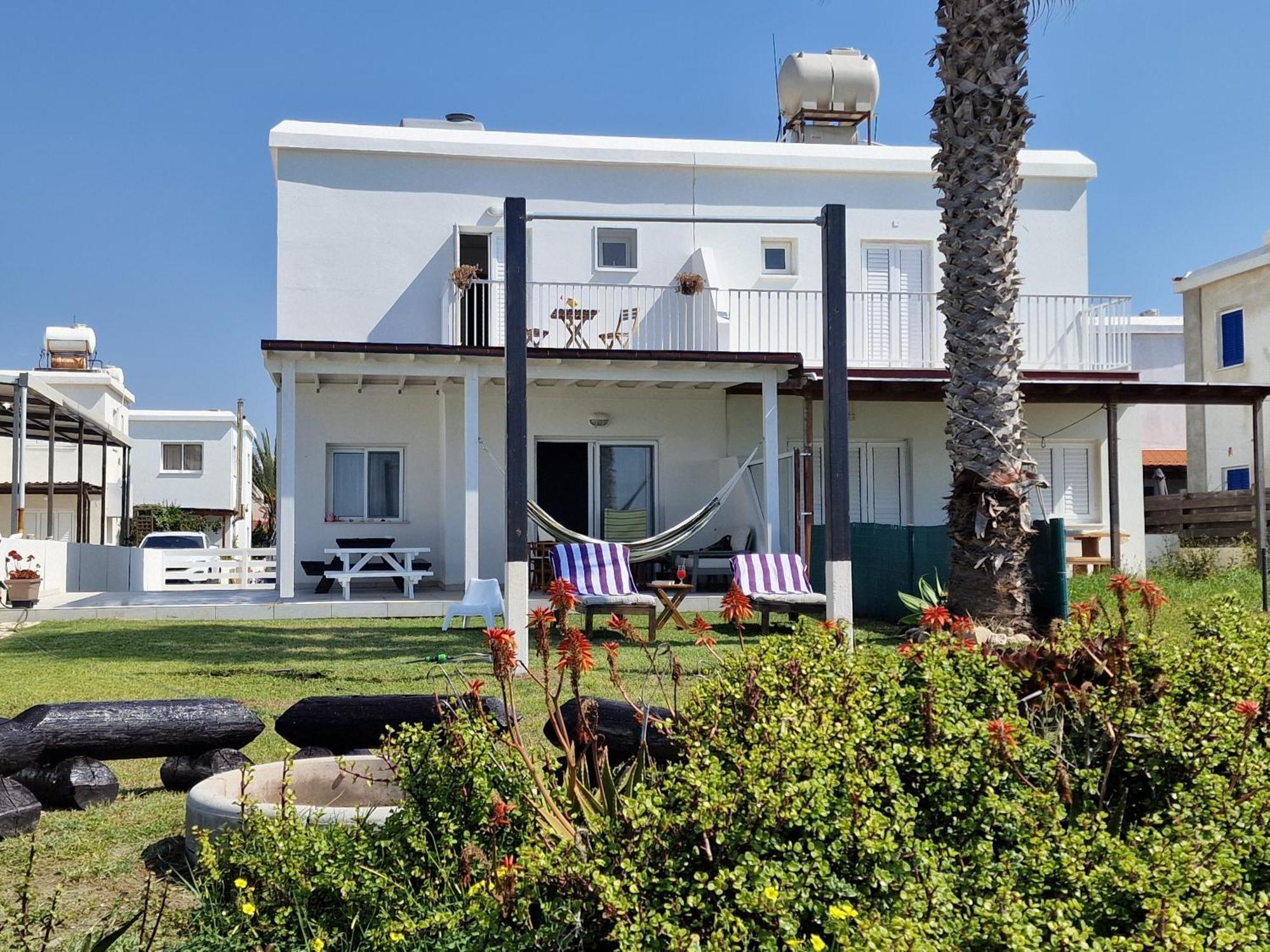 Ammos Beachfront Villa Paradise 拉纳卡 外观 照片