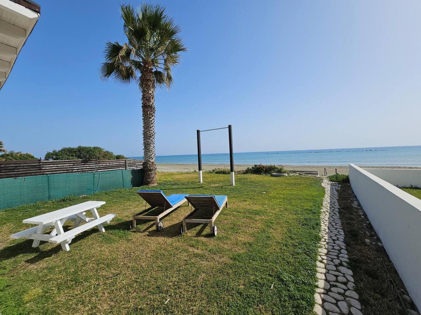 Ammos Beachfront Villa Paradise 拉纳卡 外观 照片